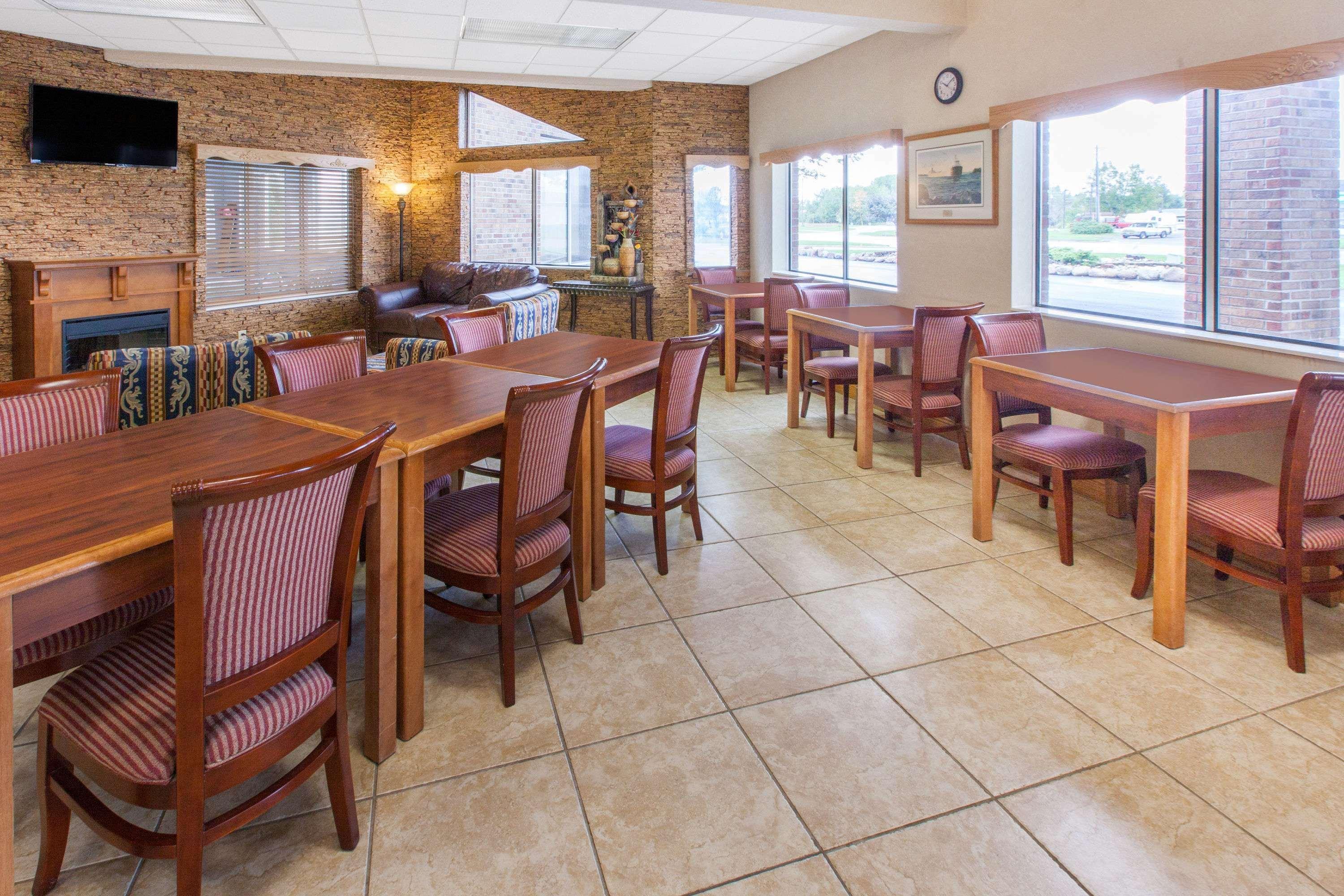 Days Inn By Wyndham Sault Ste Marie Mi Exterior photo